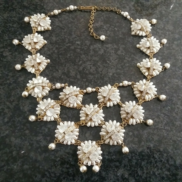 Crystal and faux pearl necklace - Picture 2 of 2